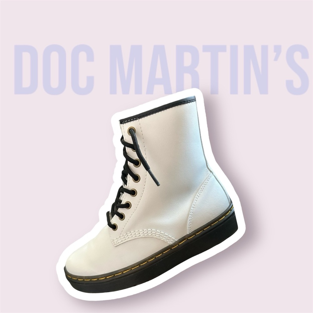 DOC Martens Boots Women’s Size: 7 (White)